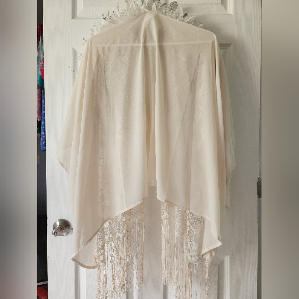Boho Fringe Kimono - Picture 4 of 4